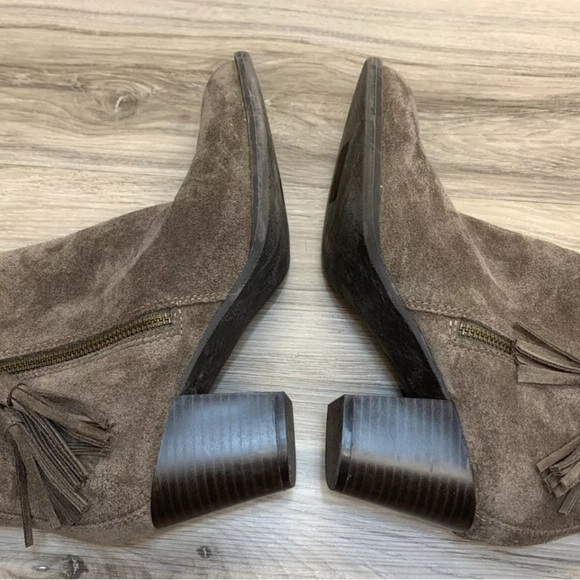 Vionic Madeline 9 Suede Tassel Zipper Block Heel Ankle Boot Taupe Booties - Picture 2 of 4